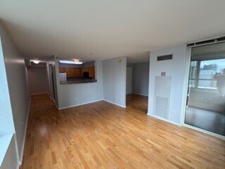 Building Photo - 345 N La Salle Dr