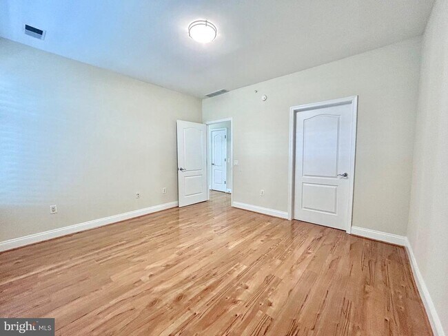 Building Photo - 525 N Fayette St