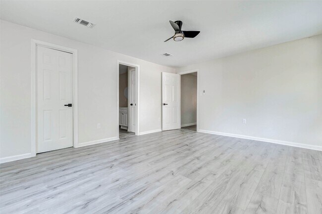 Building Photo - 2311 Wavell St