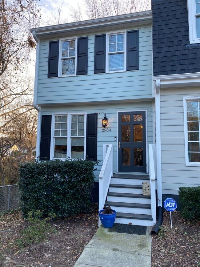 Building Photo - Immaculate end unit townhome in Raleigh's most desirable neighborhood - THE Five Points!