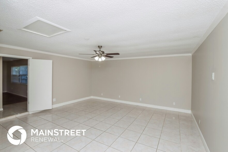 Building Photo - 282 E Haven Dr