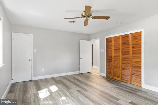 Building Photo - 405 Hamilton Rd