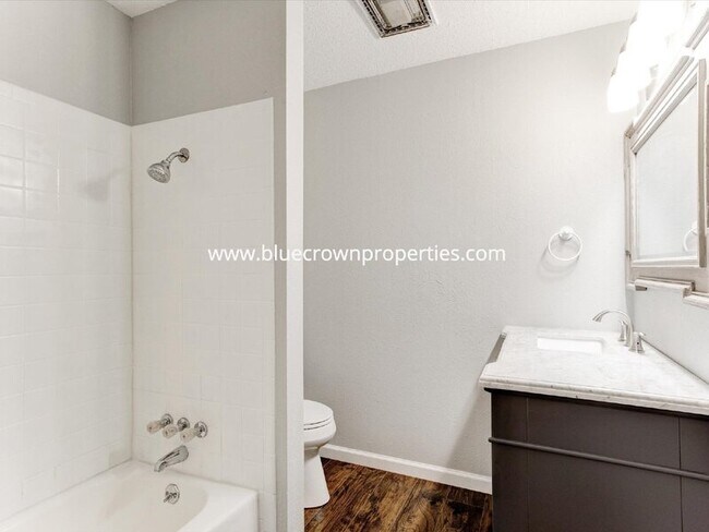 Building Photo - 462 Westview Terrace
