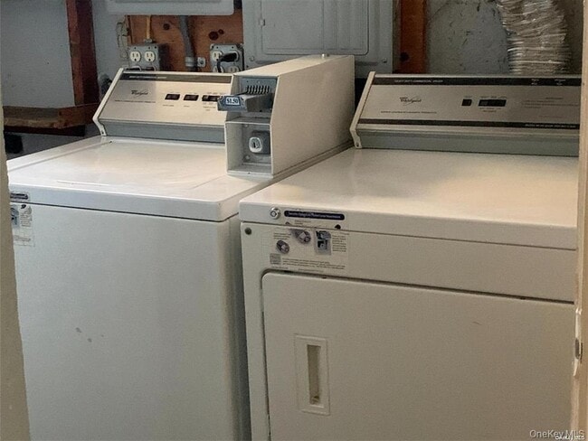 Building Photo - 514 E Park Ave