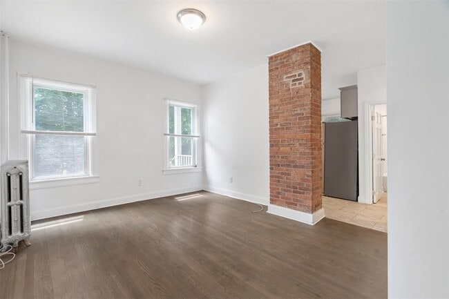 Building Photo - 281 Violet Ave