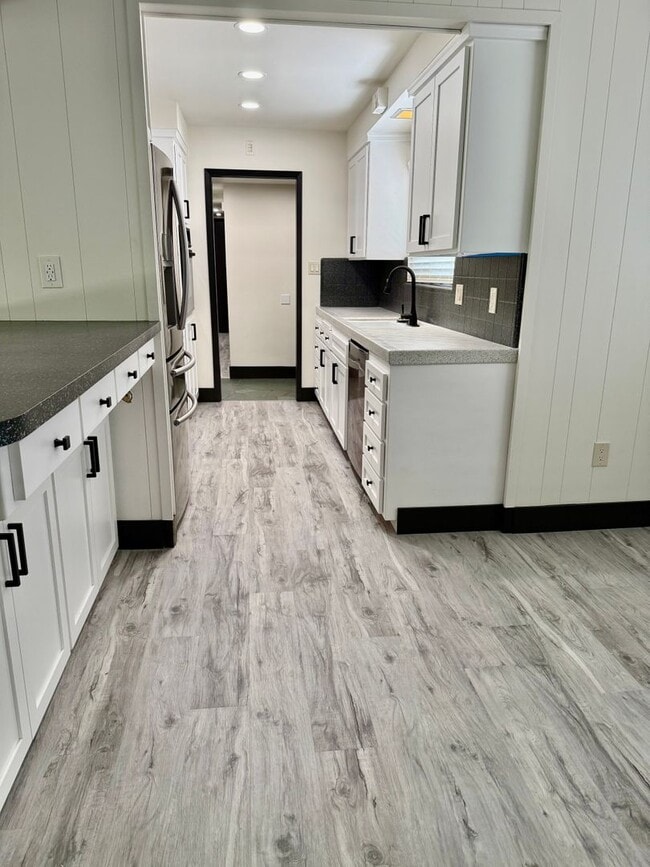 Building Photo - Beautiful remodeled home