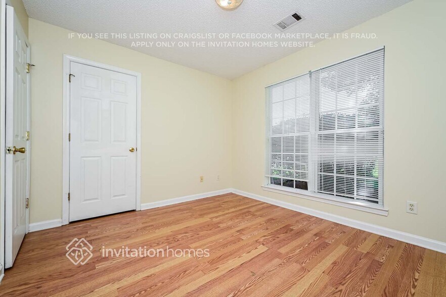 Building Photo - 8040 Highland Pkwy