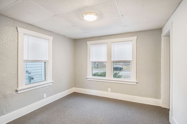 Building Photo - 702 Fenimore Ave