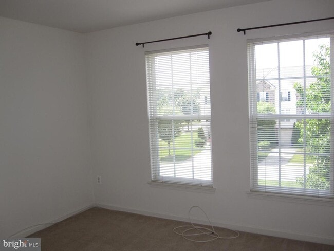 Building Photo - 2106 Harrow Dr