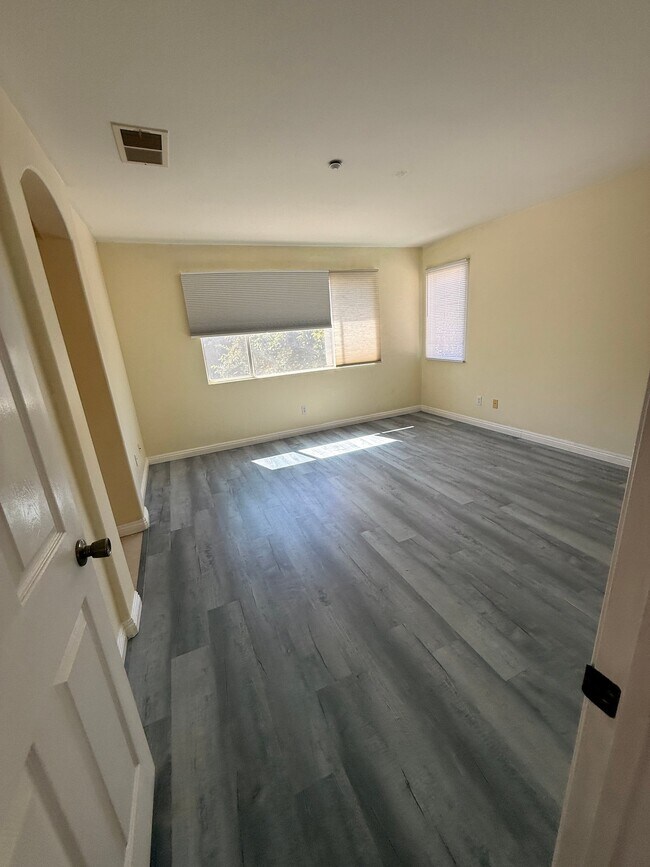 Building Photo - 5679 Allendale Dr