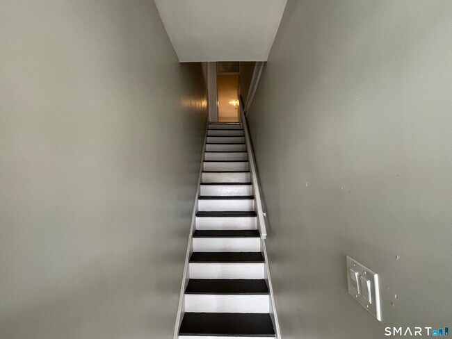 Building Photo - 241 Lewis St