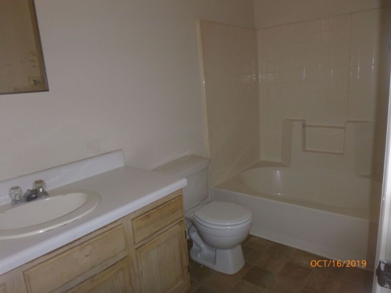 Building Photo - 2924 W Hills Dr