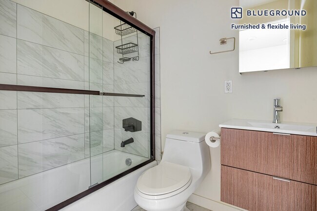 Building Photo - 654 N Virgil Ave