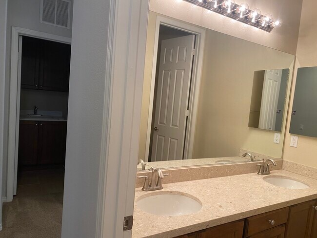 Building Photo - 26529 Craftsmen Ct