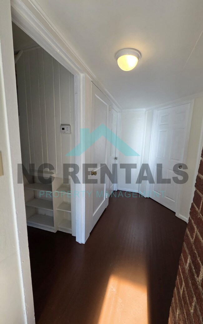 Building Photo - 1012 Nancy Ln SE