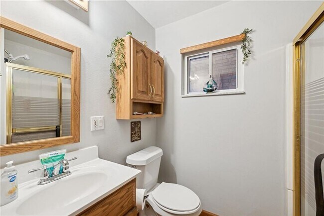 Building Photo - Bright and Roomy 6-Bedroom in McKees Rocks with Garage