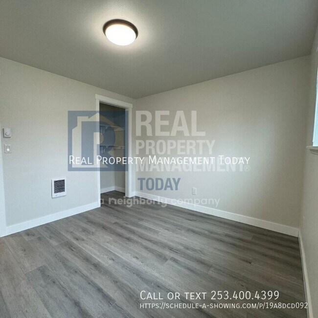 Building Photo - 1204 S 54th St