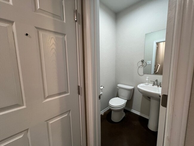 Building Photo - Luxury Two Story  3/2.5 Duplex in Seguin, ...