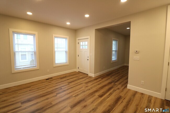 Building Photo - 6 Mary St