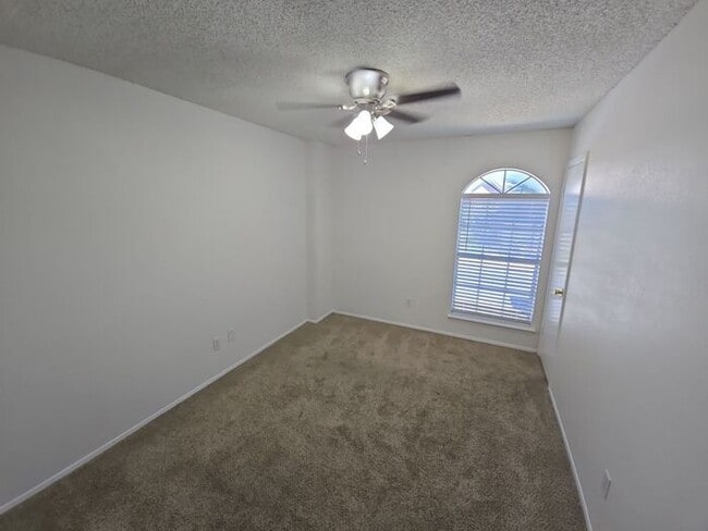 Building Photo - Spacious 3BR Austin Home with Fireplace & ...