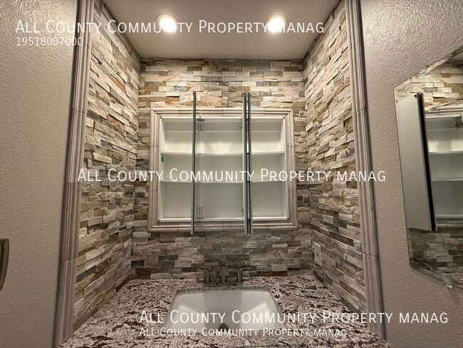 Building Photo - 42566 Escolacata Dr