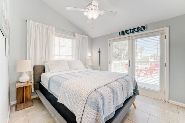 Building Photo - 4211 Surf Dr