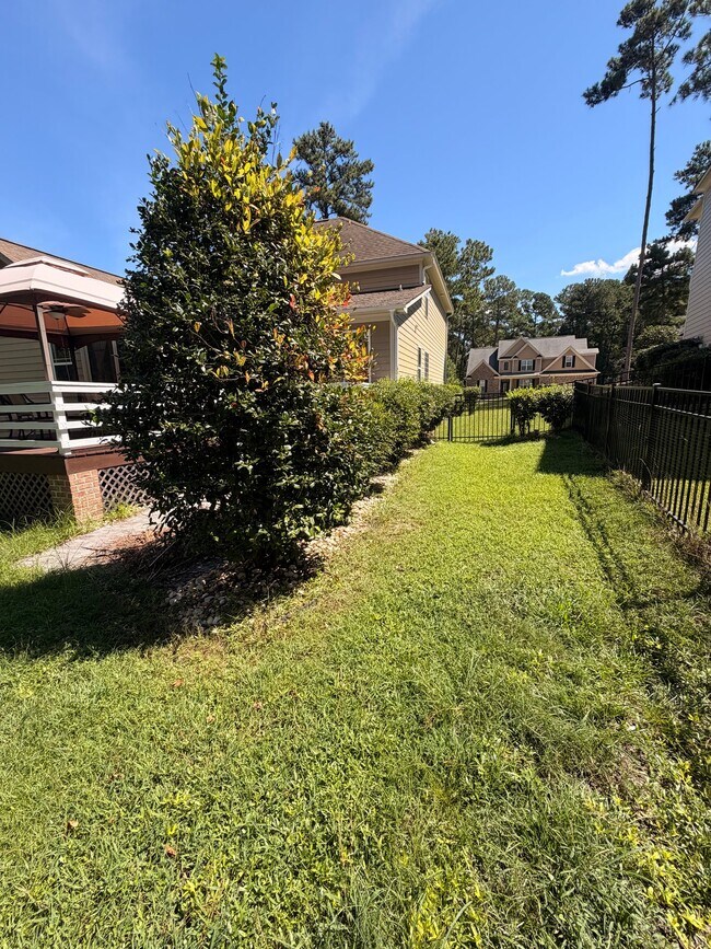 Building Photo - 207 Heather Brook Cir