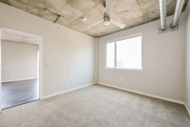 Building Photo - $2,200.00, 2 bed, 1bath located in the hea...