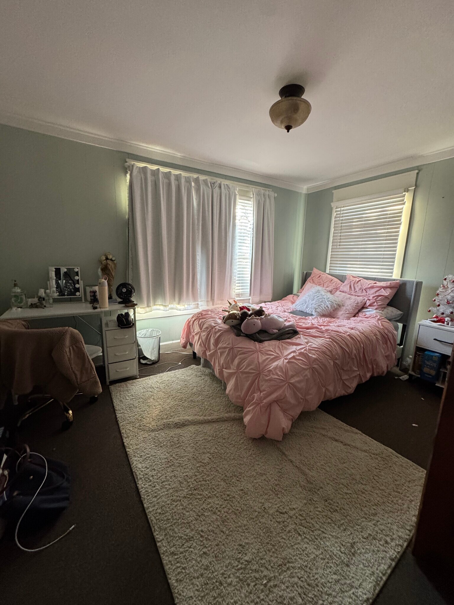 Building Photo - 409 E 1st St