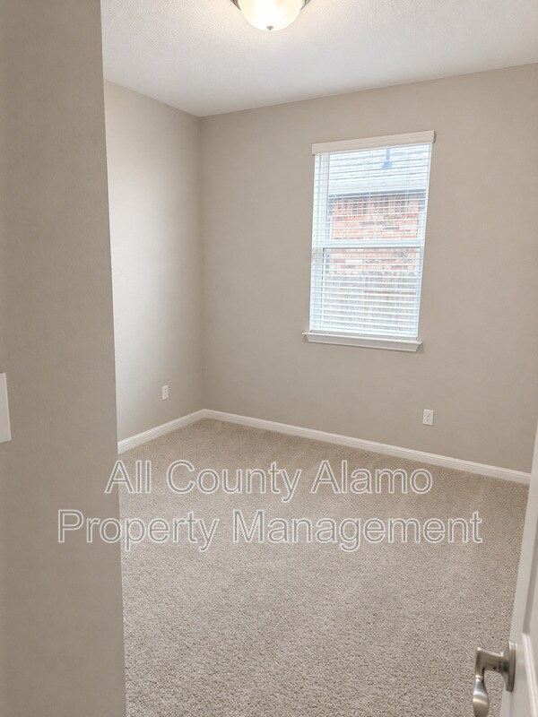 Building Photo - 420 Chaste Tree Dr