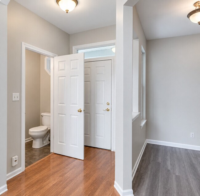Building Photo - 1 S Oakhurst Dr