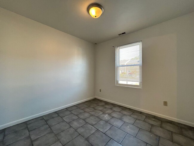 Building Photo - Welcome to this fantastic townhome in Norf...