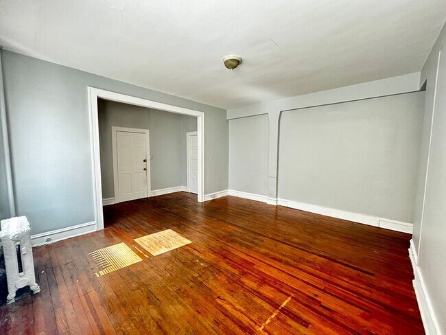 Building Photo - 307 Dolphin St