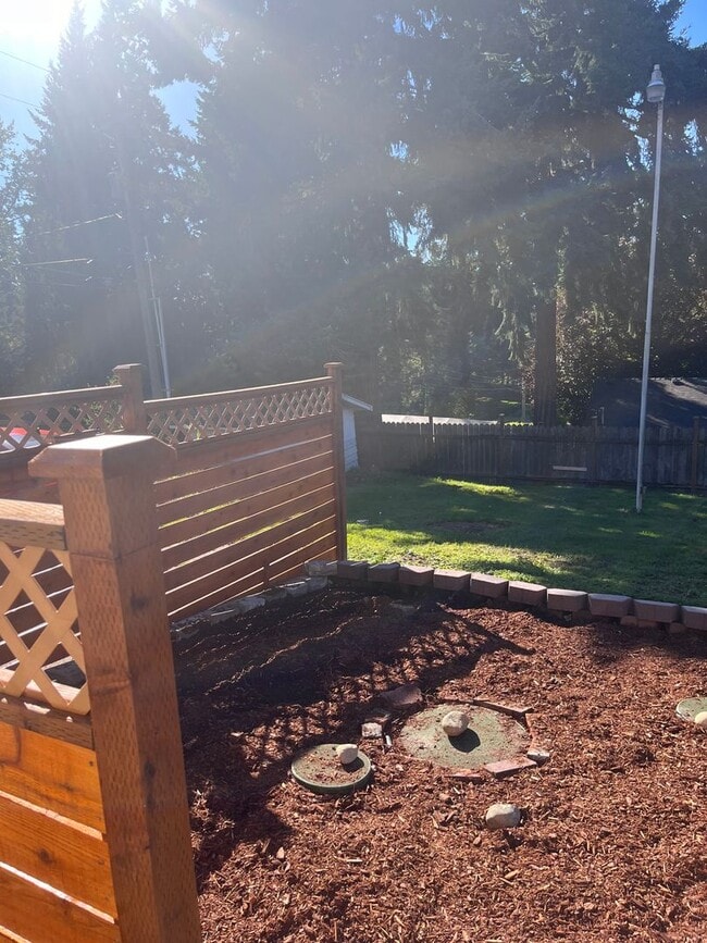 Building Photo - 5622 35th Ave E