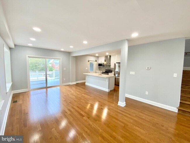 Building Photo - 1318 Ingraham St NW
