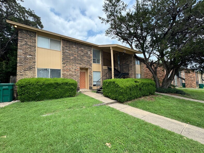 Building Photo - 1303 Indian Trail