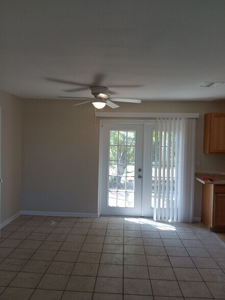 Building Photo - 3/2 Pool home available NOW