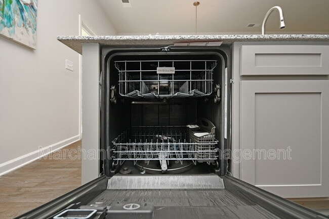 Building Photo - 27 English Ct