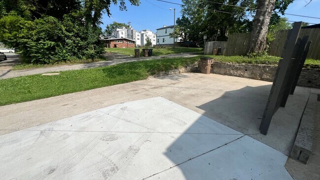 Building Photo - 738 29th Ave N