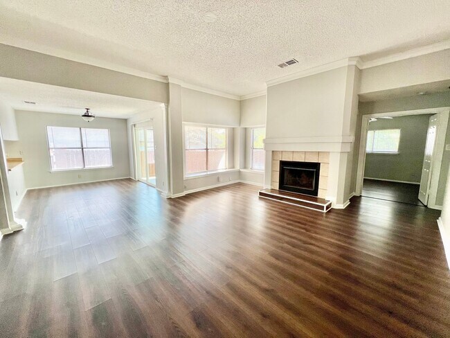 Building Photo - *MOVE IN SPECIAL* Charming 3BR Home Near Randolph AFB with Fireplace & Covered Patio!