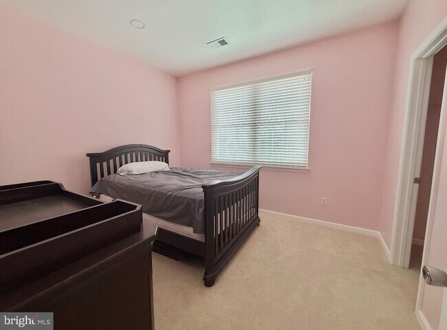 Building Photo - 12410 Iona Sound Dr