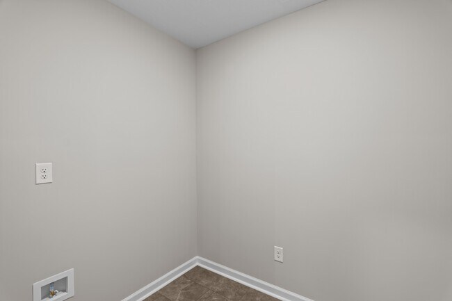 Building Photo - 1321-1321 Elbron Dr