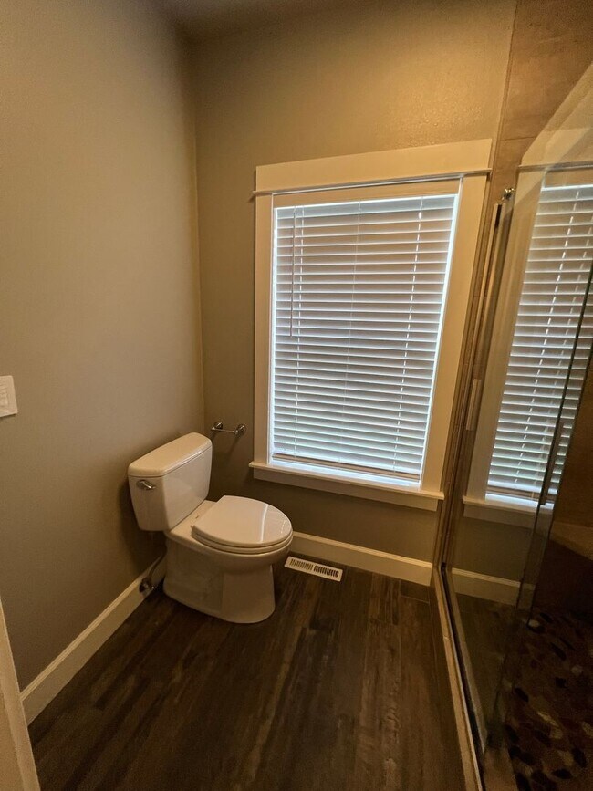 Building Photo - Spacious home with a large bonus room!  We...
