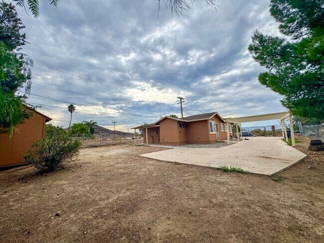 Building Photo - Charming 2 Bed 2 Bath Duplex Home on Large...