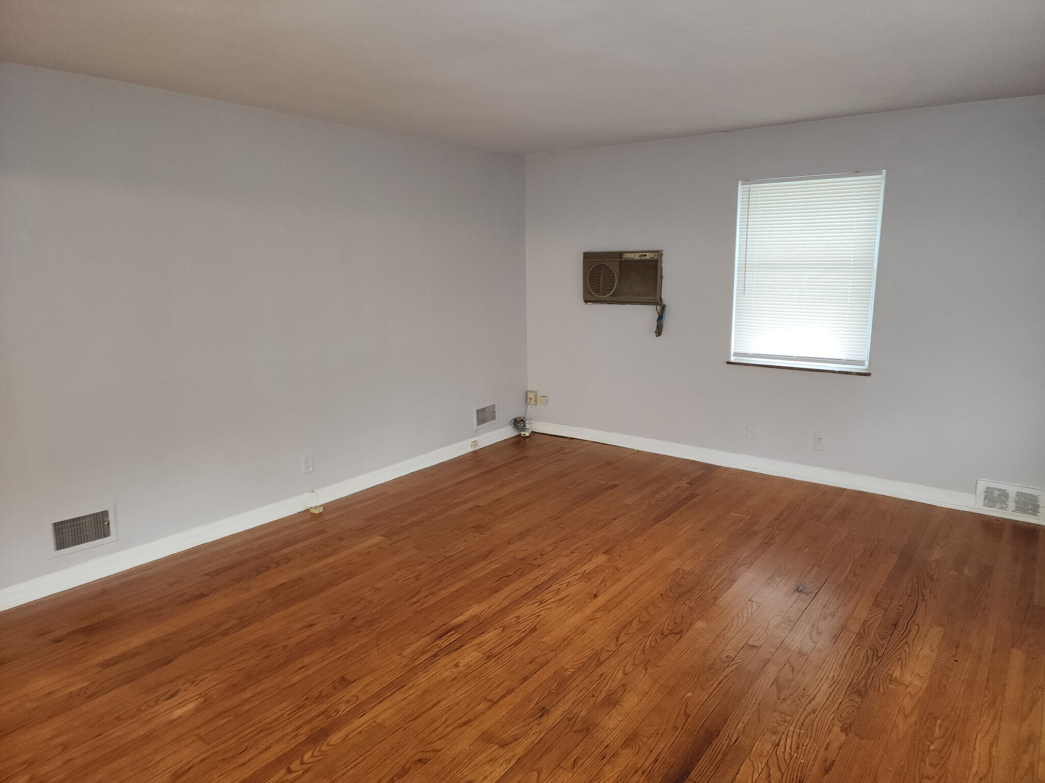 Building Photo - 5248 Newfield Ave