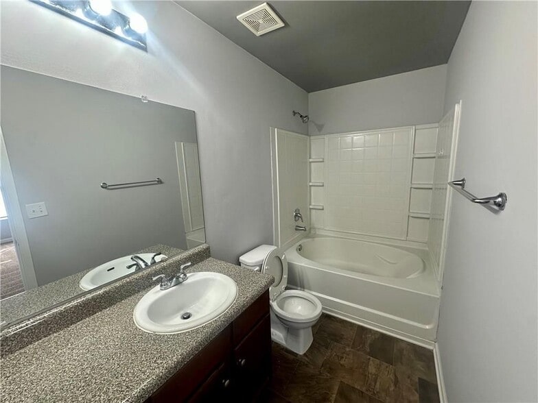 Building Photo - 6078 Oak Bend Ct