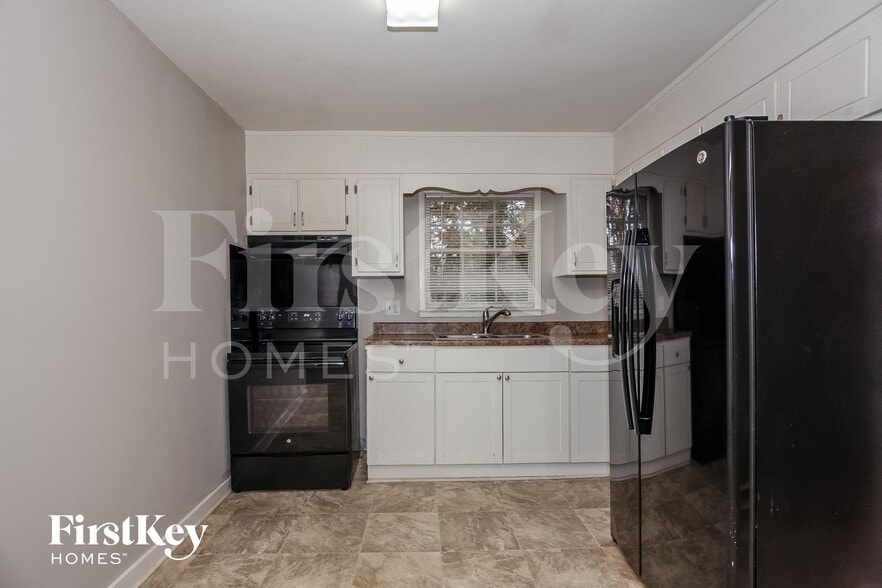 Building Photo - 4901 Delivau Dr