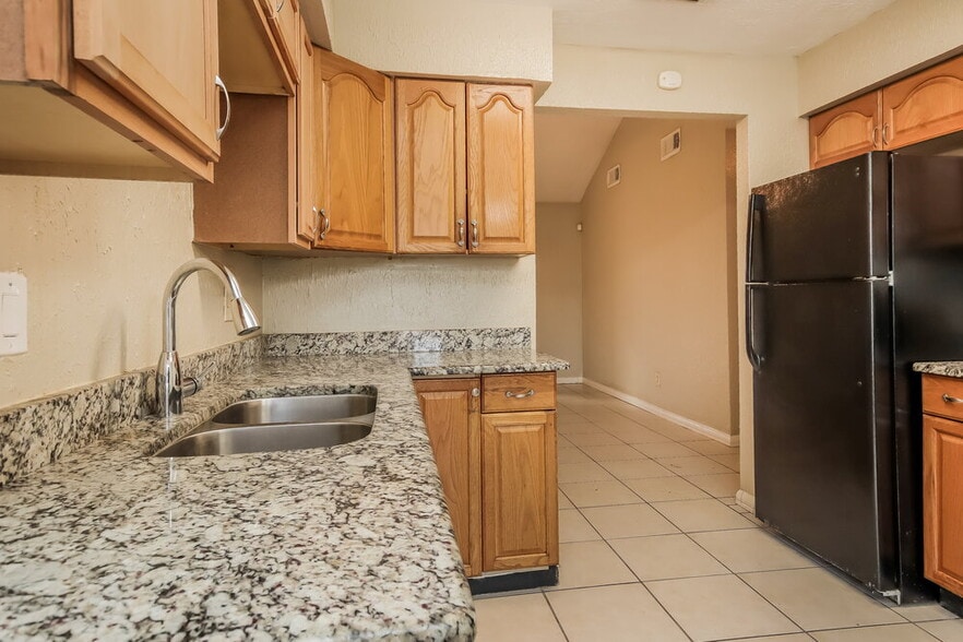 Building Photo - 2007 Deerhurst Ln