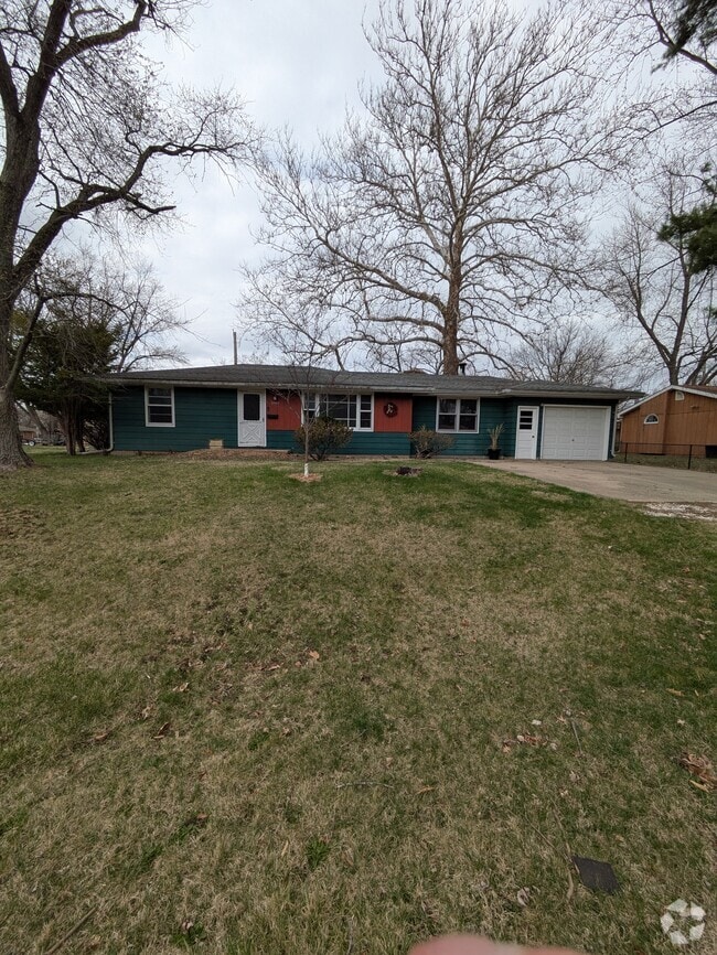 Building Photo - 3307 N Brooks Ln