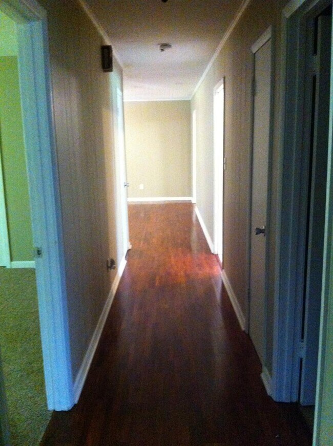 Building Photo - 104 Walker Ave